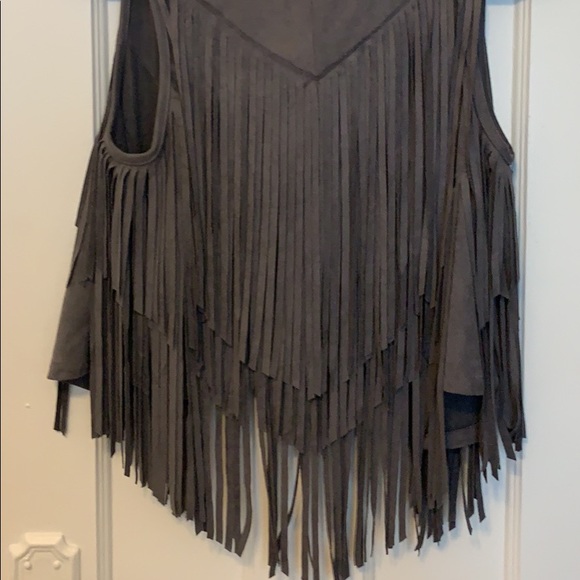 Grey fringe vest - Picture 2 of 3